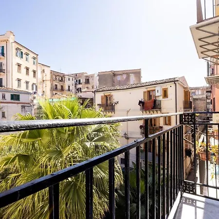 Apartman Lampionelli 12 *