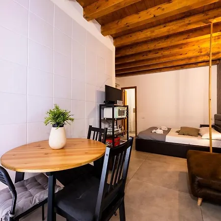 Apartman Lampionelli 12 *